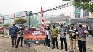 PTPN IV Regional V Salurkan 100 Paket Bantuan untuk Warga Terdampak Karhutla di Pontianak
